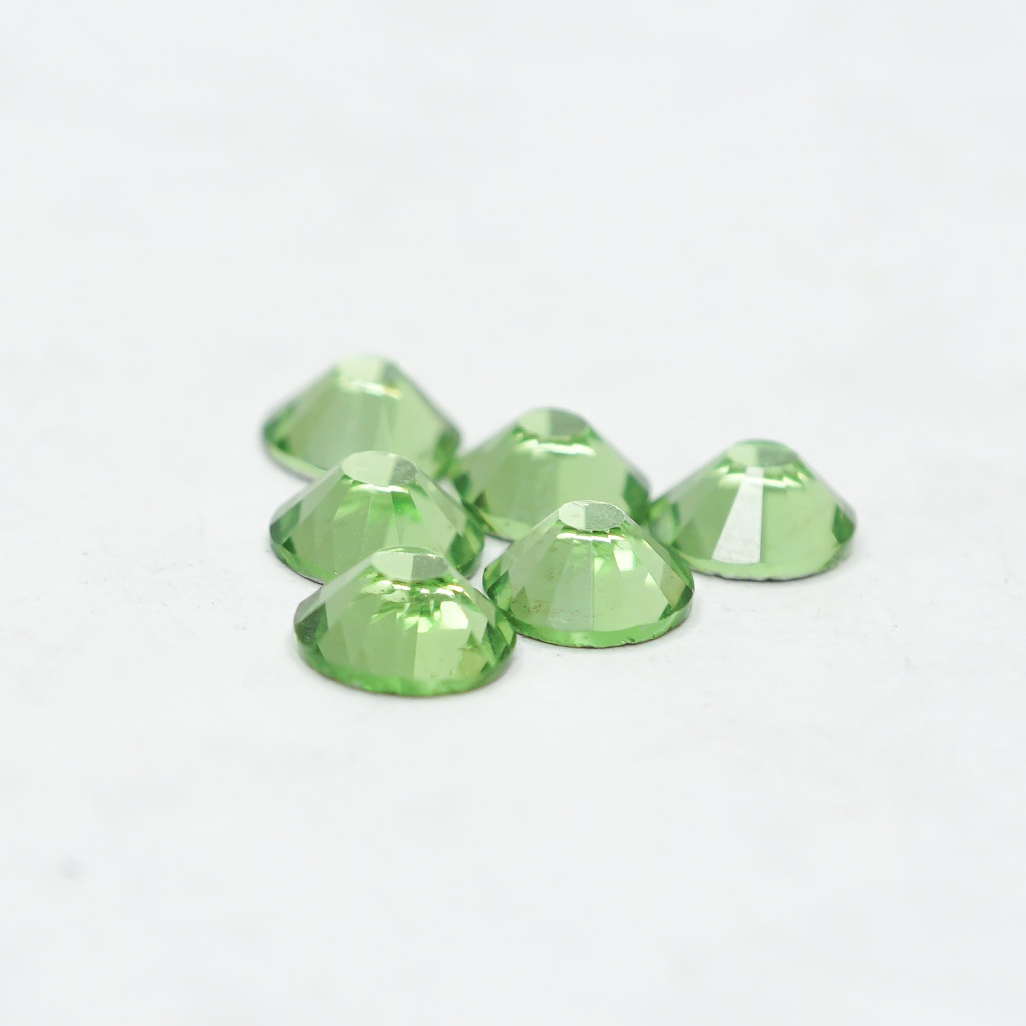 Peridot HQ glass Rhinestones flatback #015