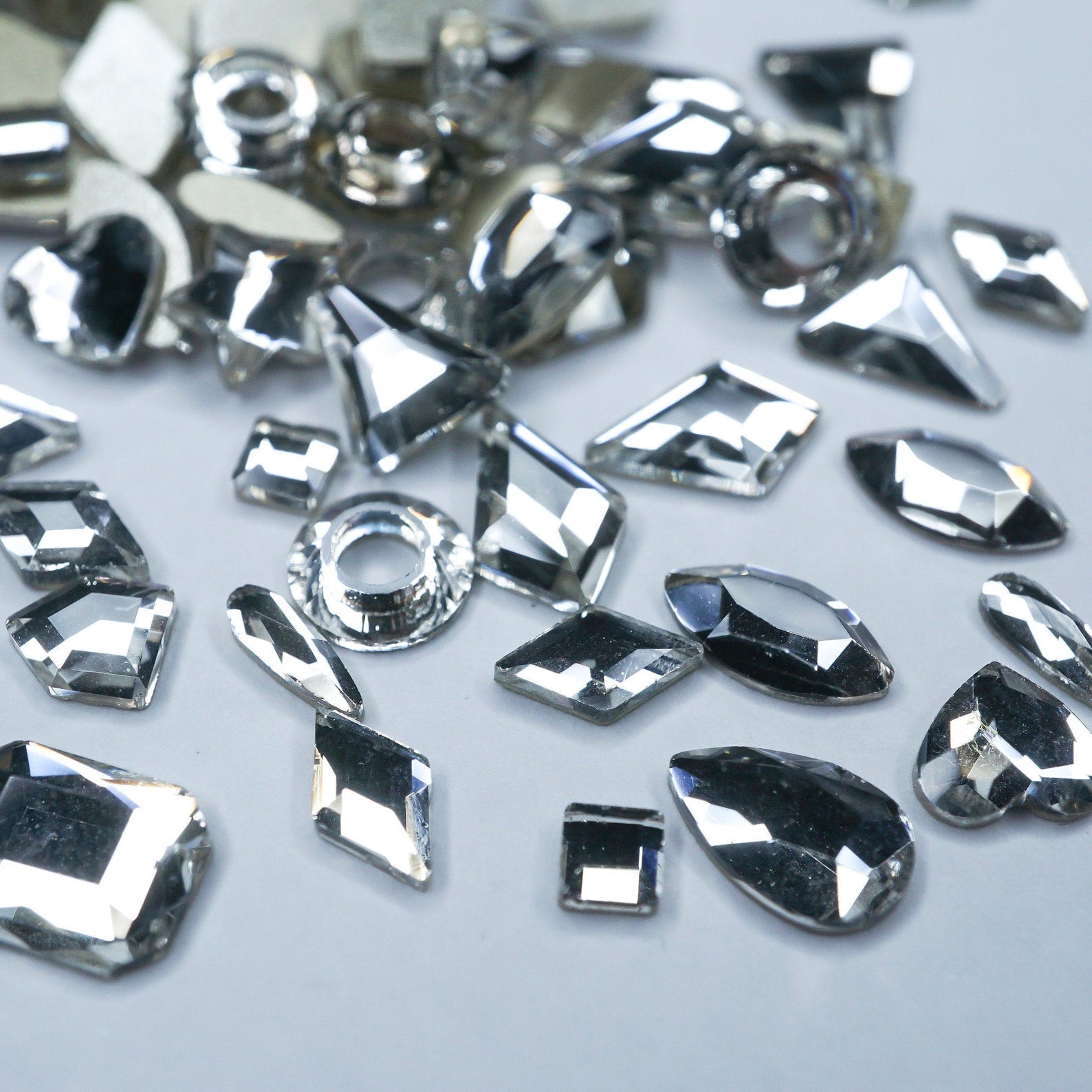 Crystal clear - 100 Mix shapes - Nail art- Rhinestones - GLASS- flat back