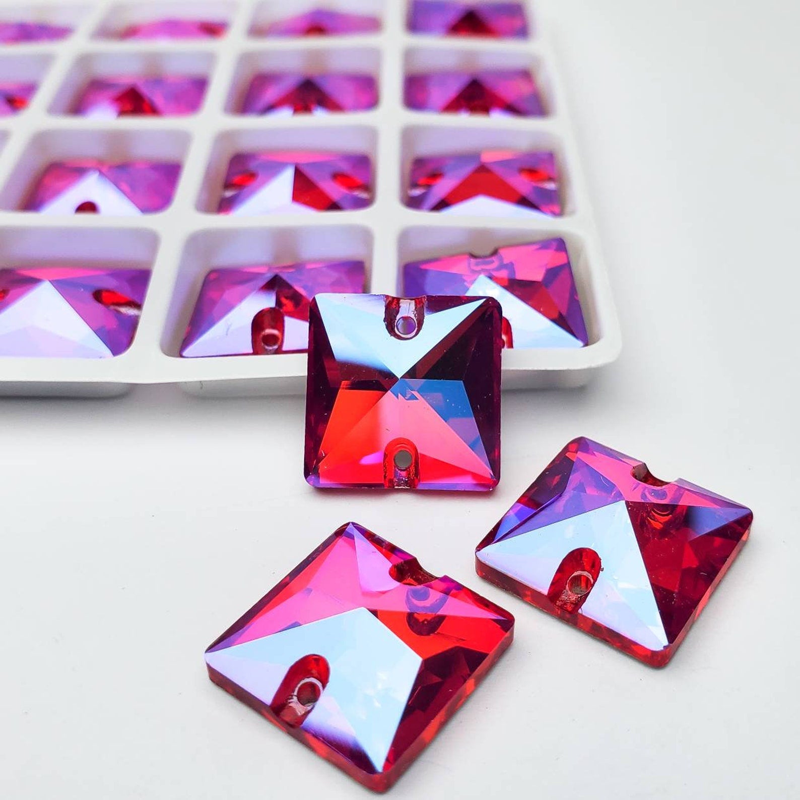 LT SIAM AB - SQUARE High Quality Glass Sew-on Rhinestones